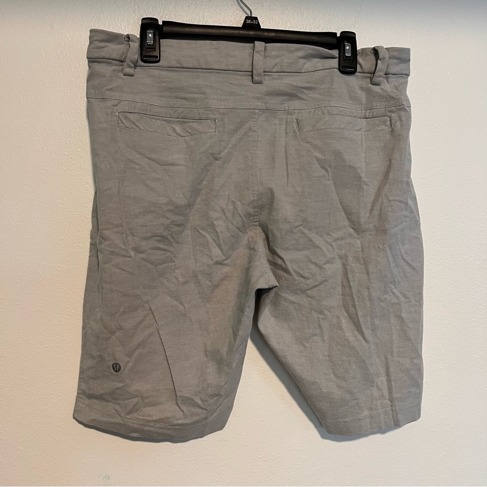 Lululemon Mens kahuna shorts size large 11 inch